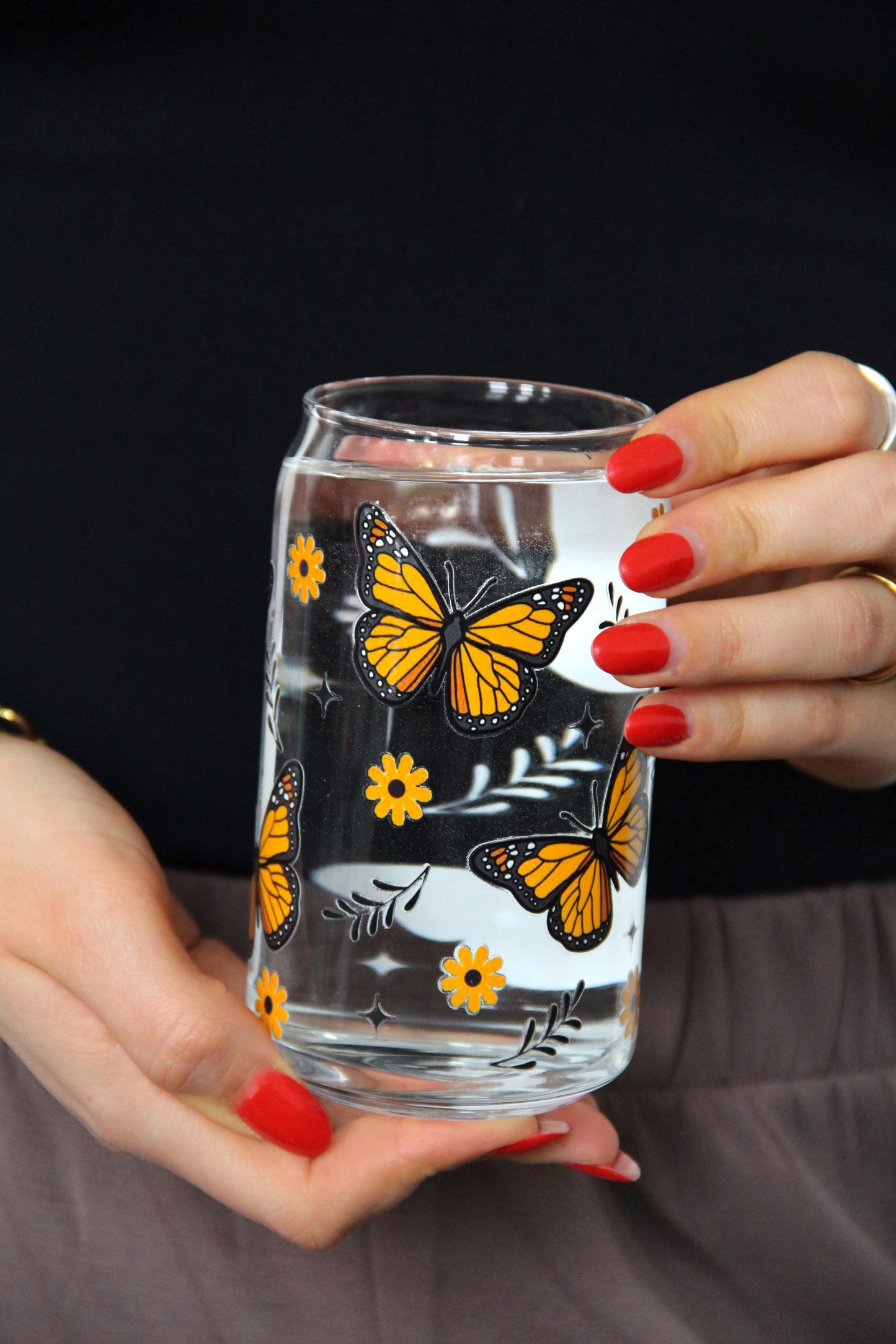 Sklenička - Yellow butterfly